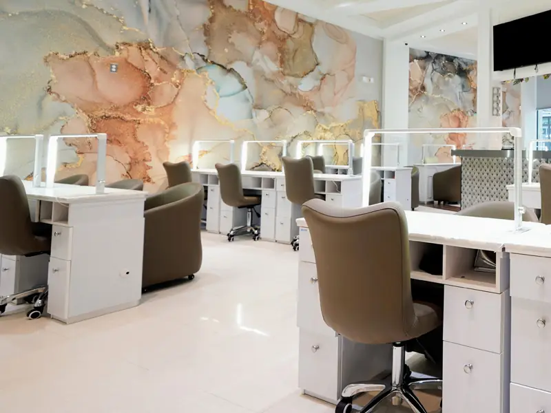 Another corner of the manicure floor, calm and bright
